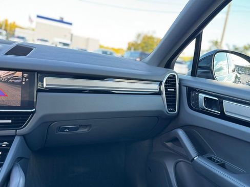 Used 2023 Porsche Cayenne S Platinum image 21