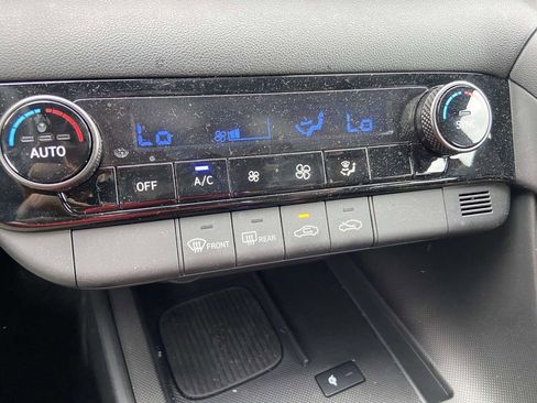 Used 2025 Hyundai Elantra Sport image 22