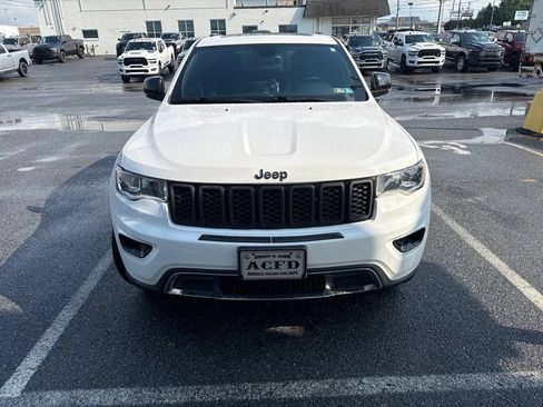 Used 2017 Jeep Grand Cherokee Limited AWD/4WD image 9
