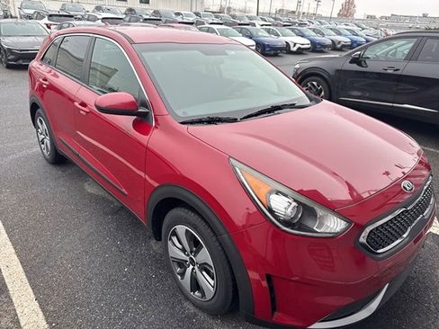 Used 2018 Kia Niro FE image 2