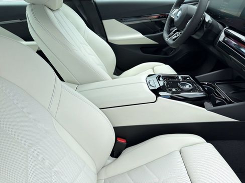 New 2026 BMW 330i Sedan w/ Convenience Package RWD image 31