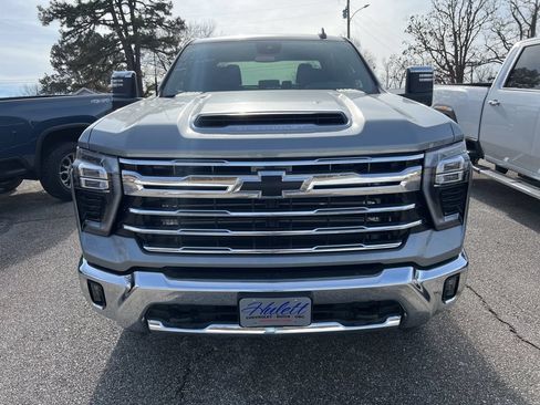 New 2026 Chevrolet Silverado 2500 LTZ w/ LTZ Convenience Package AWD/4WD image 7