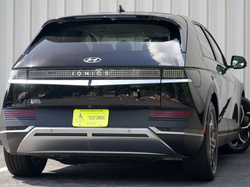 Used 2022 Hyundai Ioniq 5 SEL w/ Cargo Package RWD image 4