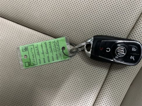 Used 2020 Buick Enclave Essence image 9