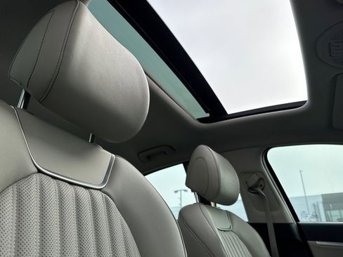 Used 2019 Genesis G70 2.0T Advanced w/ Elite Package image 17