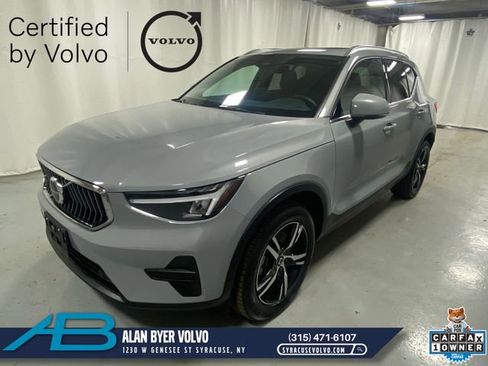 Certified 2025 Volvo XC40 B5 Core AWD/4WD image 1