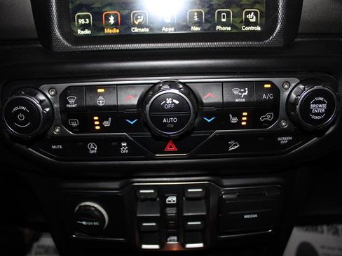 Used 2019 Jeep Wrangler Unlimited Sahara AWD/4WD image 22