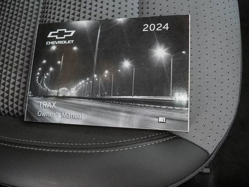 Certified 2024 Chevrolet Trax LT FWD image 39