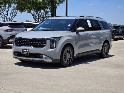 Certified 2026 Kia Carnival SX FWD image 2