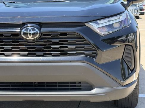 Used 2025 Toyota RAV4 XLE AWD/4WD image 9