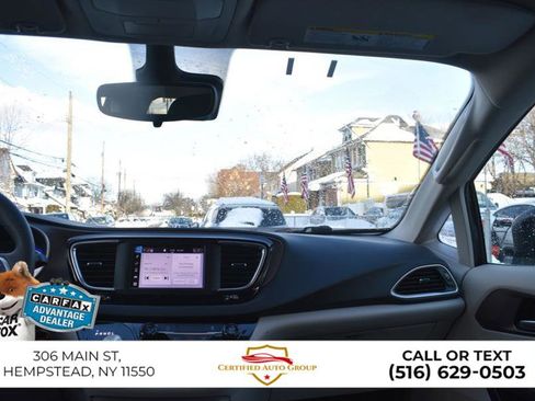 Used 2024 Chrysler Voyager LX image 27