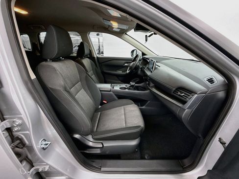 Used 2025 Nissan Rogue SV FWD image 31