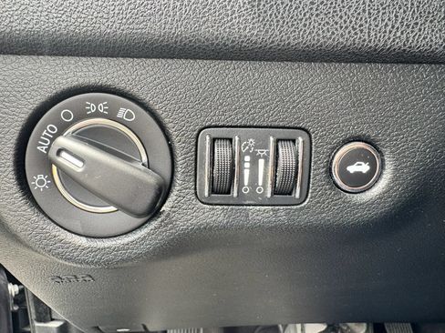 Used 2018 Chrysler 300 Touring w/ Sport Appearance Package RWD image 42