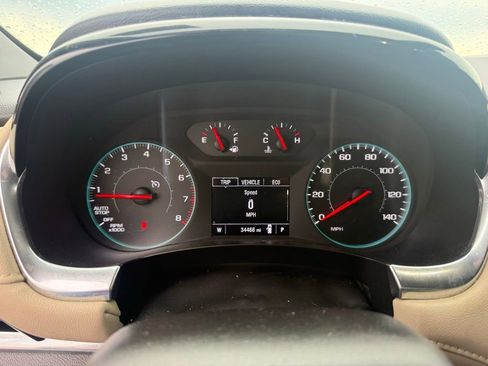 Used 2023 Chevrolet Traverse LS FWD image 13