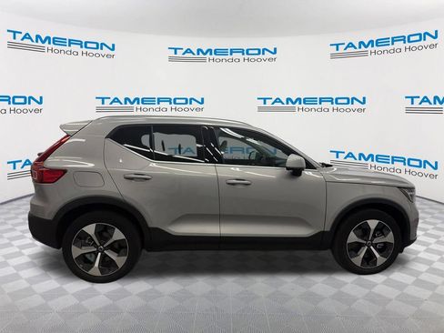 Used 2023 Volvo XC40 B5 Ultimate AWD/4WD image 6