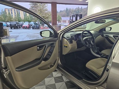 Used 2016 Hyundai Elantra SE w/ Option Group 02 image 21