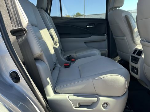 Used 2021 Honda Pilot Touring image 17