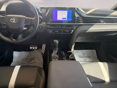 Used 2025 Toyota Camry SE FWD image 10