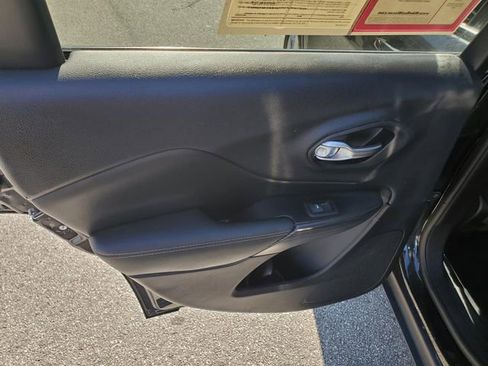 Used 2015 Jeep Cherokee Limited w/ Luxury Group image 14