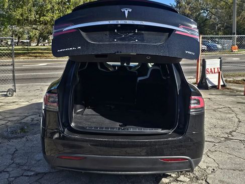Used 2018 Tesla Model X 75D image 12