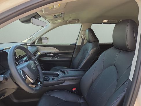 Used 2024 Toyota Grand Highlander Limited image 14
