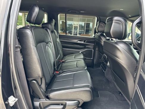 Certified 2024 Jeep Wagoneer Series II w/ Flexible Seating Group RWD image 44
