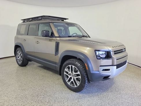 Used 2020 Land Rover Defender 110 SE AWD/4WD image 4