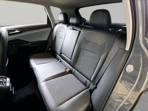 Used 2023 Volkswagen Taos SE w/ Panoramic Sunroof Package FWD image 19