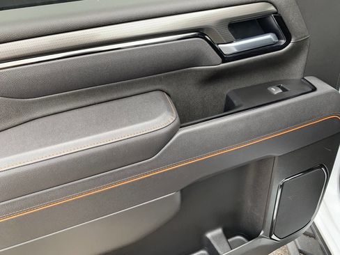 Used 2025 GMC Sierra 2500 AT4 image 23