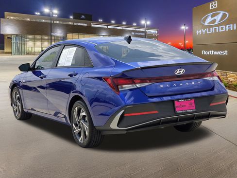 Certified 2025 Hyundai Elantra Sport FWD image 9