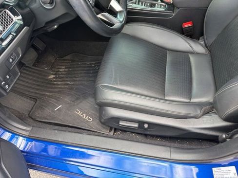 Used 2022 Honda Civic Touring image 3