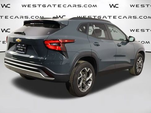 Used 2025 Chevrolet Trax LT w/ LT Convenience Package image 42