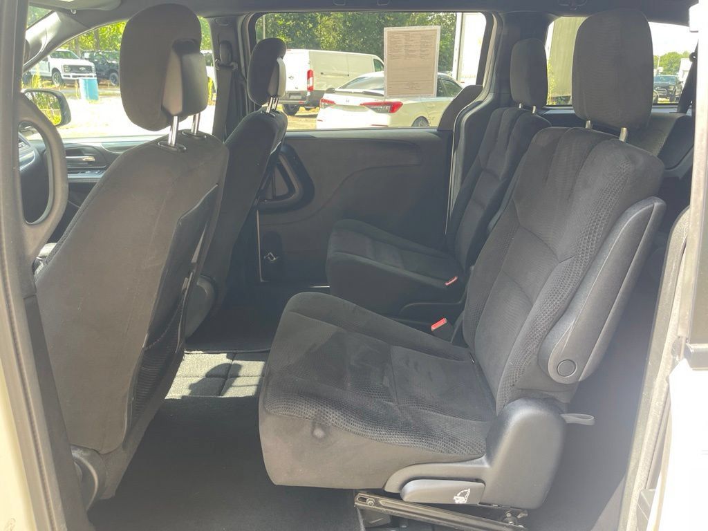 Used 2017 Dodge Grand Caravan SE FWD image 14