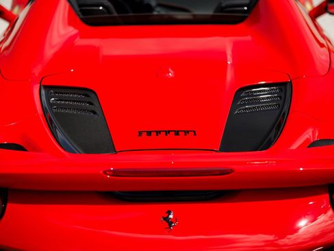 Used 2021 Ferrari F8 Tributo image 44