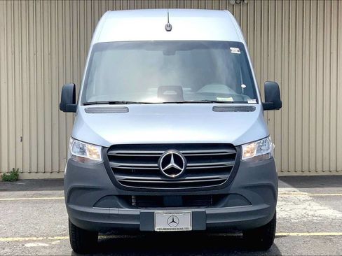 Used 2025 Mercedes-Benz Sprinter 2500 image 2