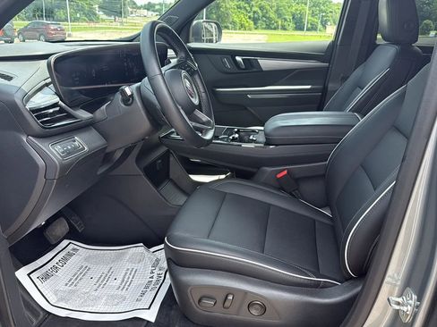 Used 2025 Buick Enclave Preferred FWD image 17