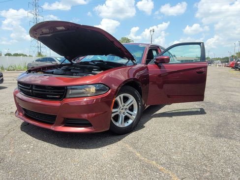 Used 2019 Dodge Charger SXT image 12