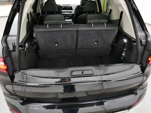 Used 2022 BMW X7 xDrive40i w/ Cold Weather Package image 38
