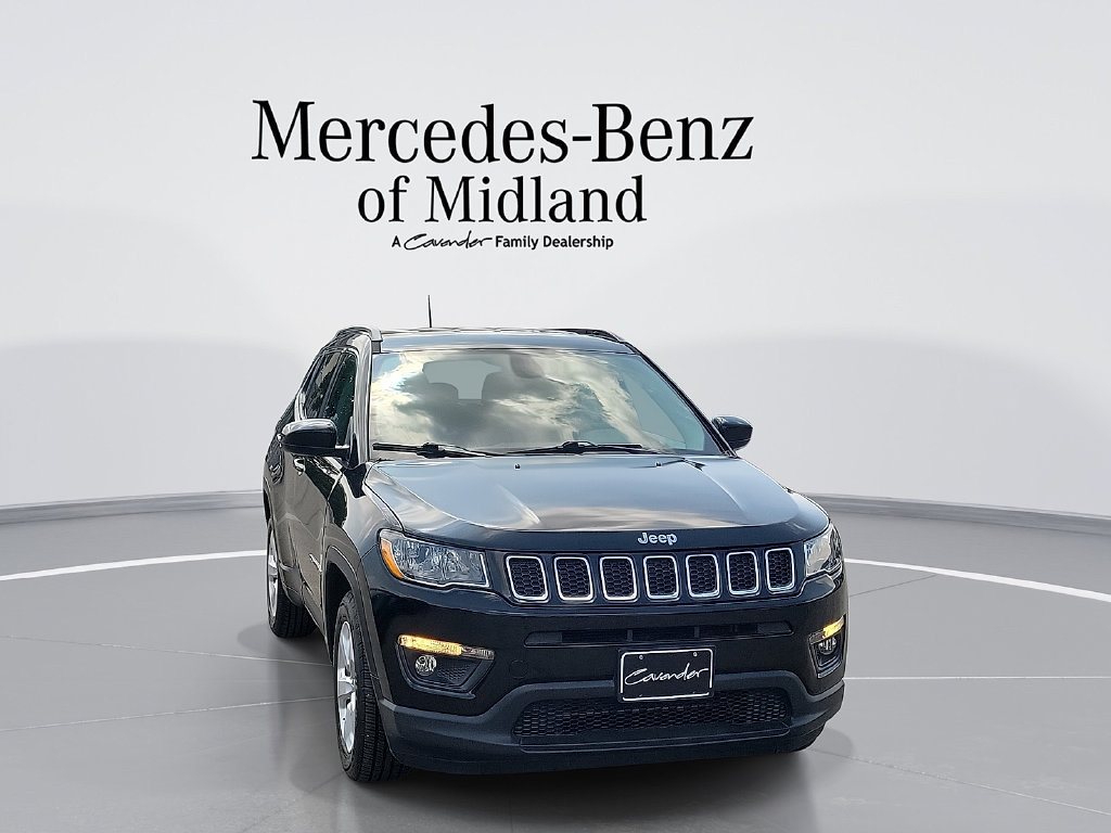 Used 2018 Jeep Compass Latitude FWD image 1