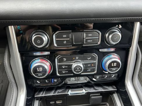 Used 2024 GMC Yukon Denali RWD image 36