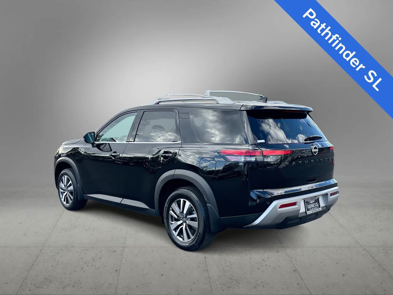 Used 2024 Nissan Pathfinder SL w/ Black Appearance Package FWD image 6