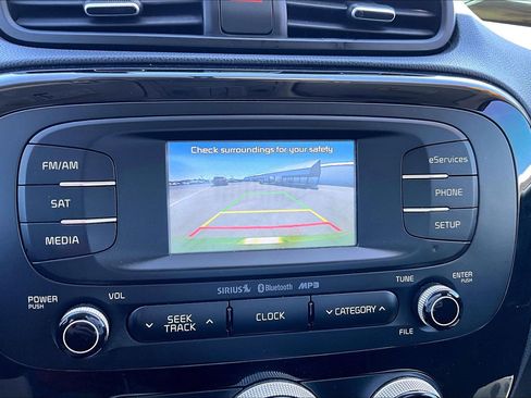 Used 2015 Kia Soul ! FWD image 19