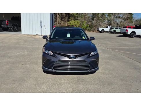 Used 2022 Toyota Camry LE image 3