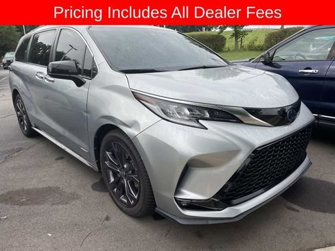 Used 2021 Toyota Sienna XSE w/ XSE Plus Package FWD image 12