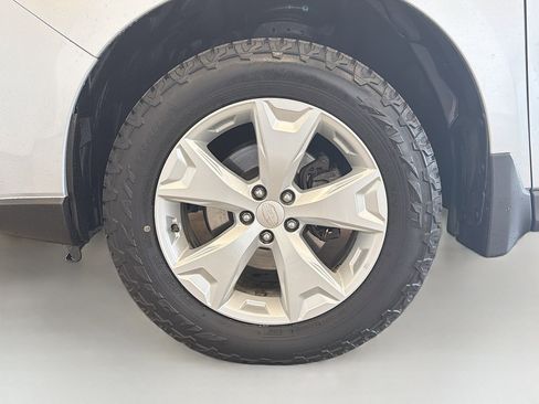 Used 2016 Subaru Forester 2.5i Premium w/ All-Weather Package AWD/4WD image 11