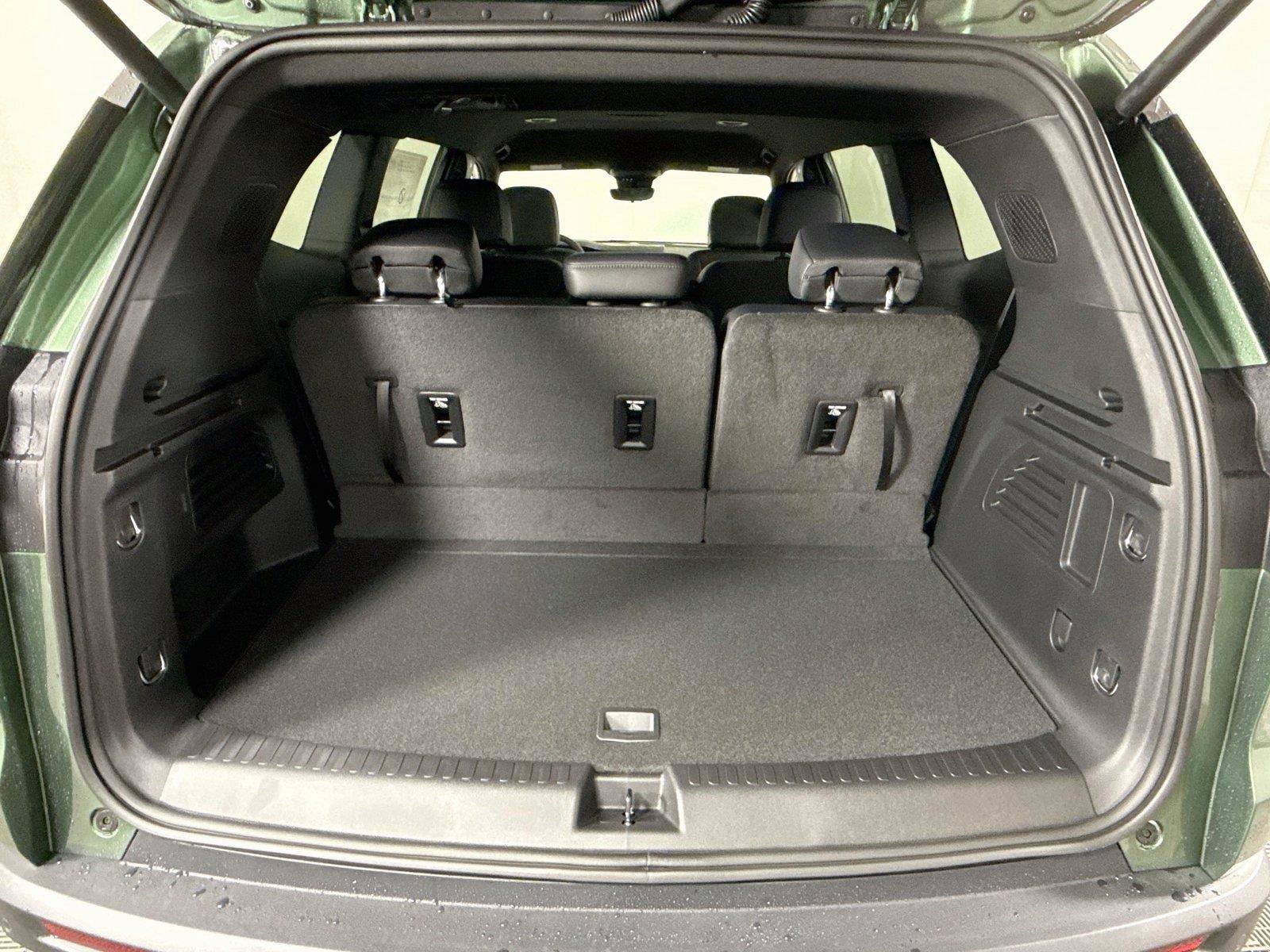 New 2027 GMC Acadia Elevation w/ Elevation Premium Package AWD/4WD image 20