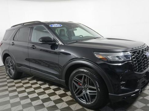 Certified 2025 Ford Explorer ST-Line w/ ST-Line Street Pack image 2