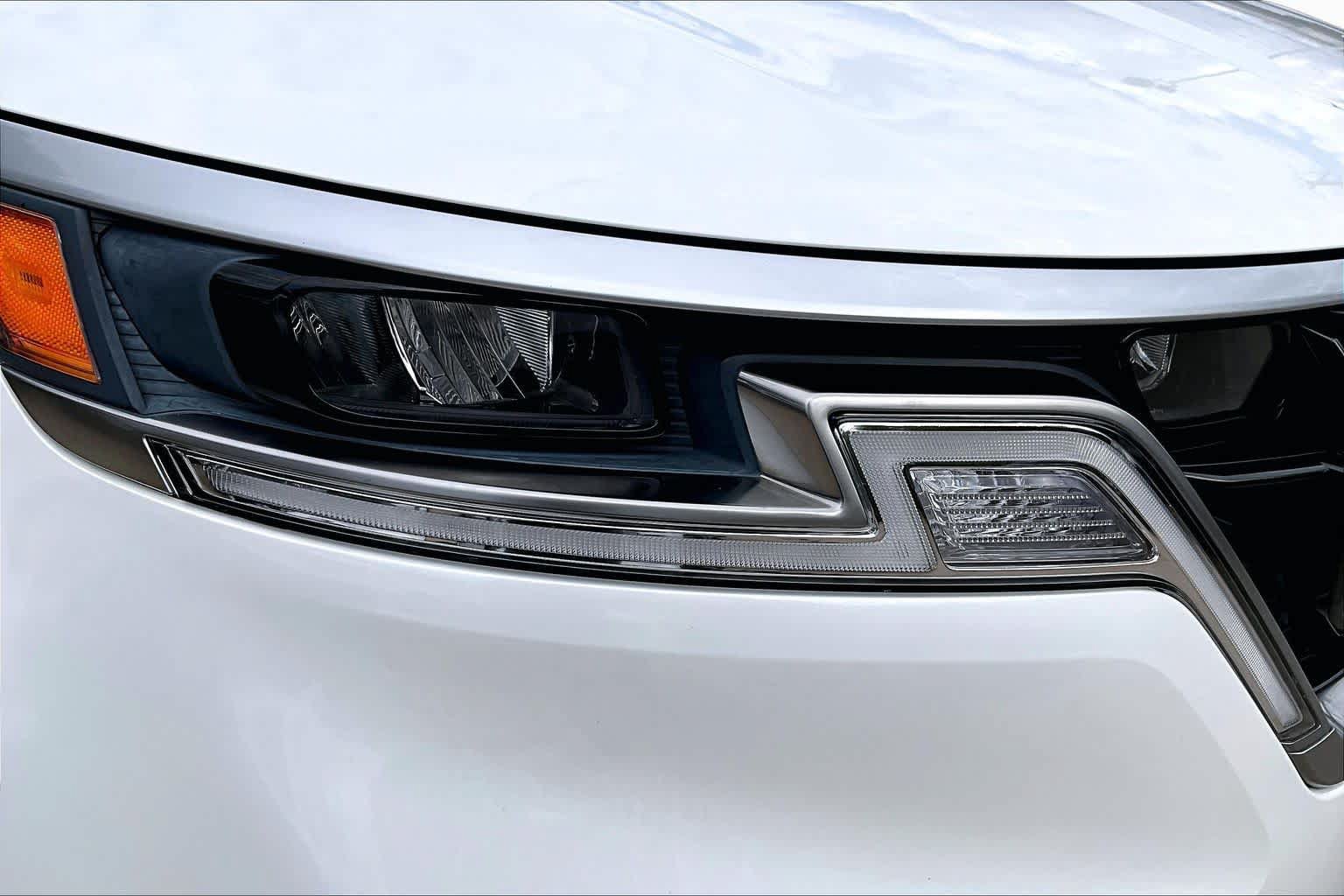 Used 2024 Kia Carnival LX FWD image 26