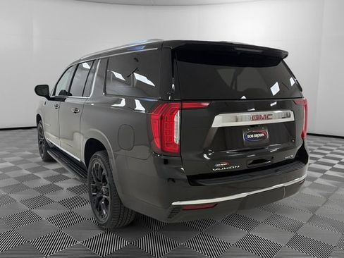 Used 2023 GMC Yukon XL SLT AWD/4WD image 3