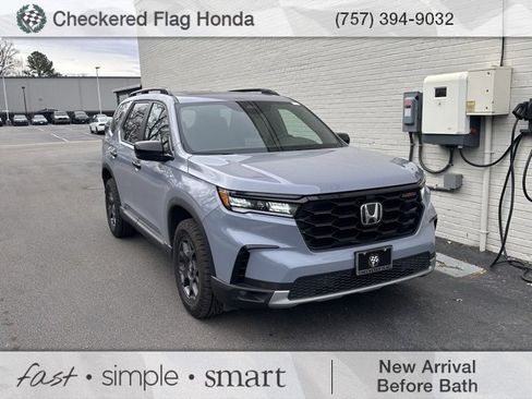Used 2025 Honda Pilot TrailSport image 1